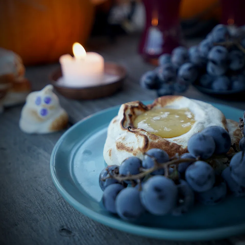 Autumn Spiced Mango Pavlovas
