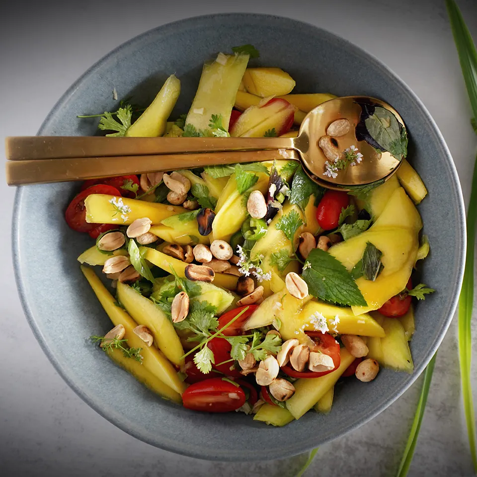 Thai Green Mango Salad (Som Tum Mamuang)